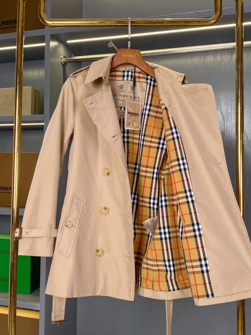 Lightweight Burberry Outwear 103953