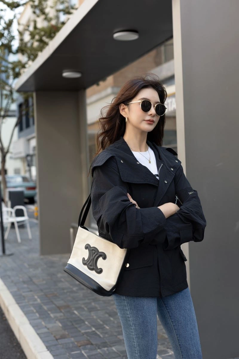 Soft Burberry Outwear 103979