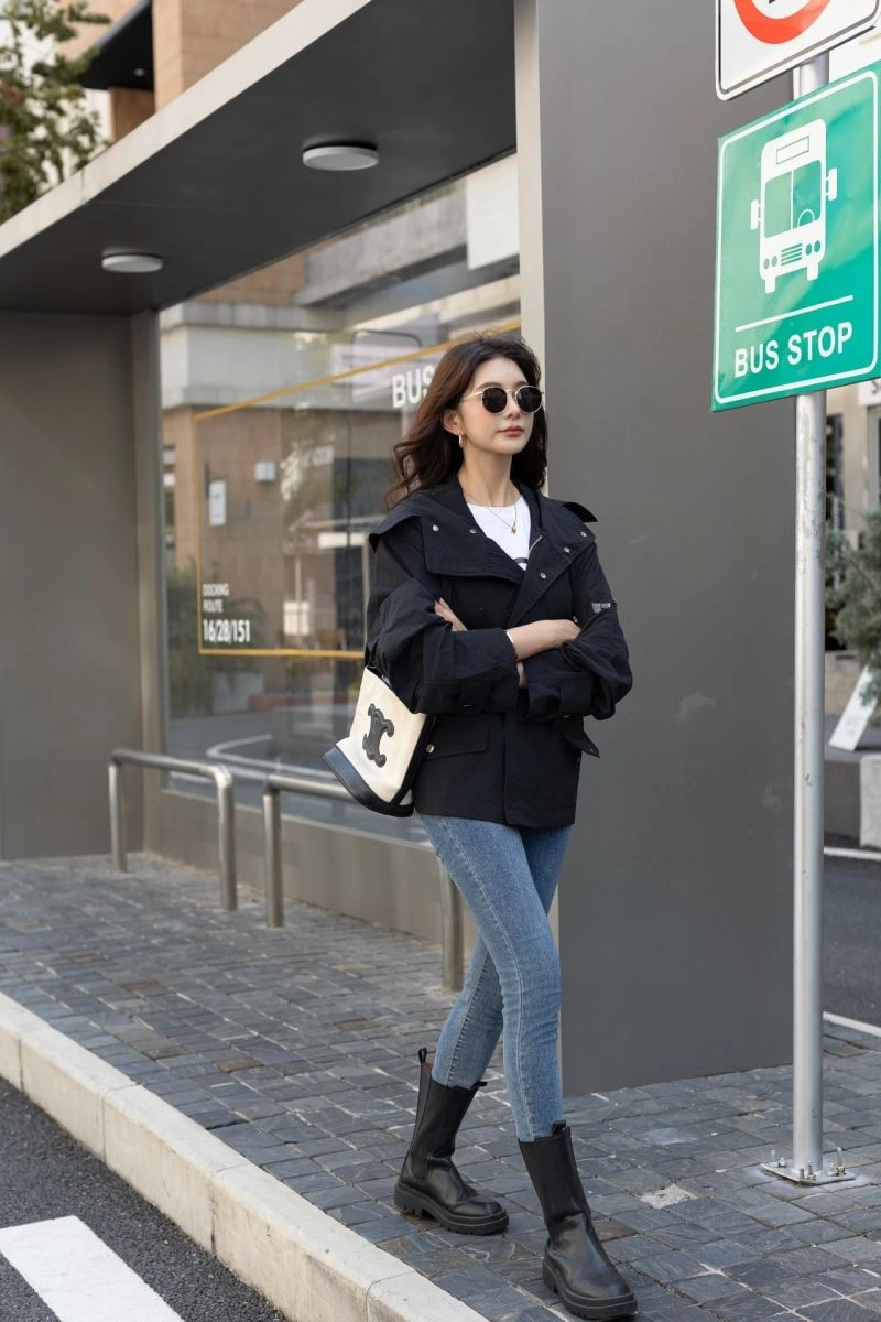 Soft Burberry Outwear 103979