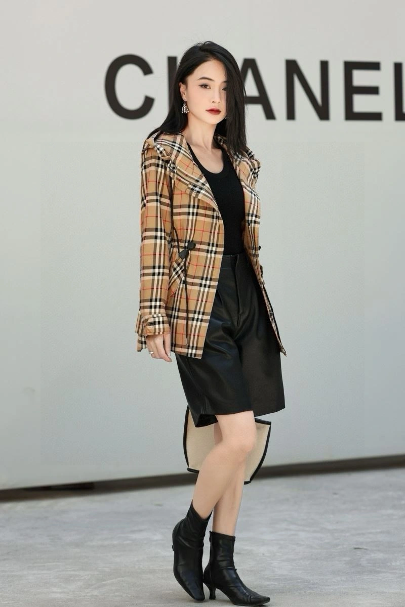 Sporty Burberry Outwear 103936