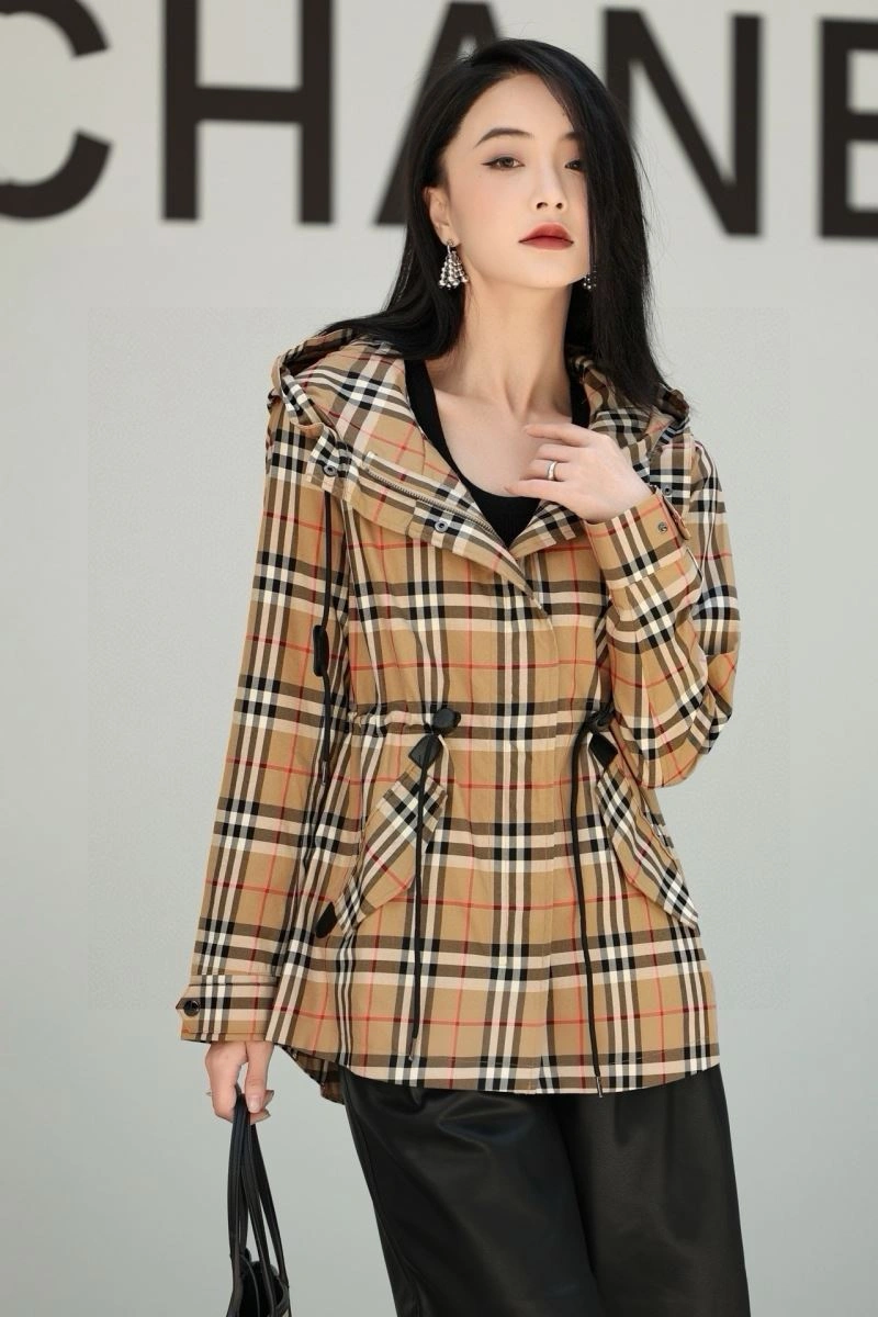 Sporty Burberry Outwear 103936