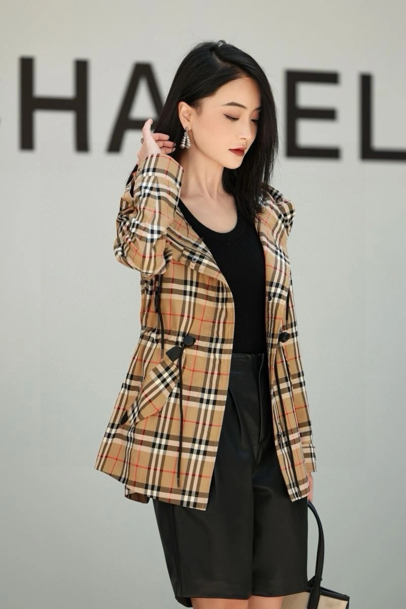 Sporty Burberry Outwear 103936