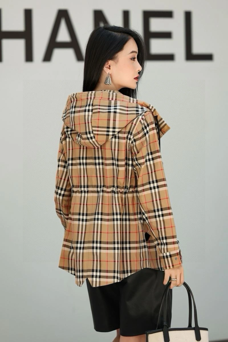 Sporty Burberry Outwear 103936