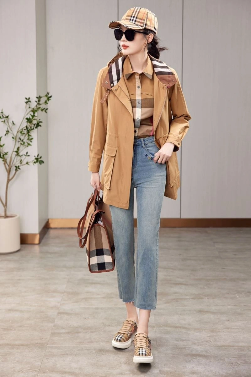 Compact Burberry Outwear 103907