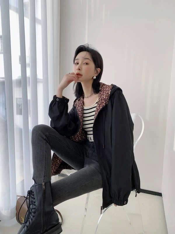 Contemporary Burberry Outwear 103910
