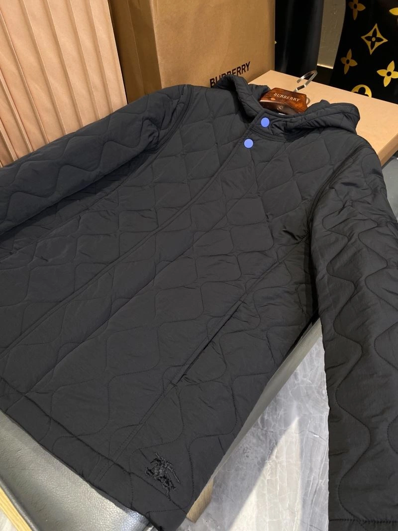 Lightweight Burberry Outwear 103900