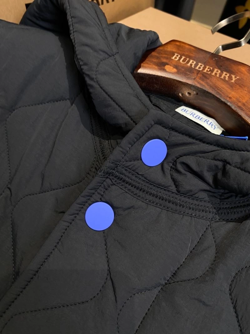 Lightweight Burberry Outwear 103900
