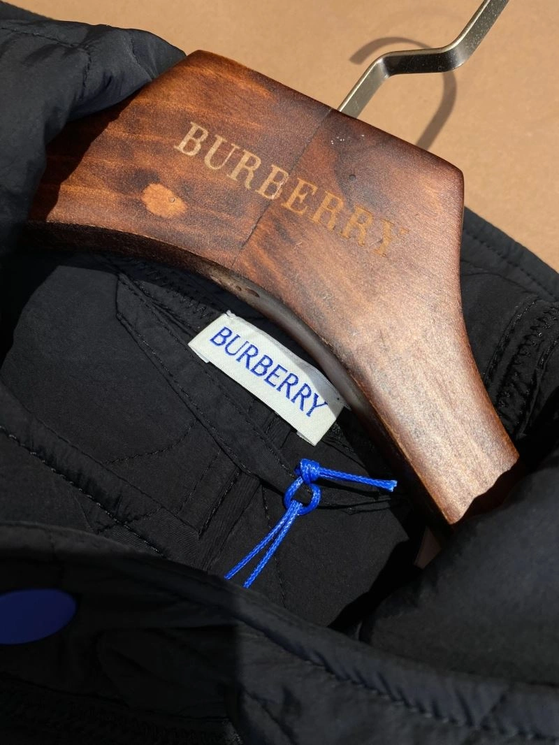 Lightweight Burberry Outwear 103900