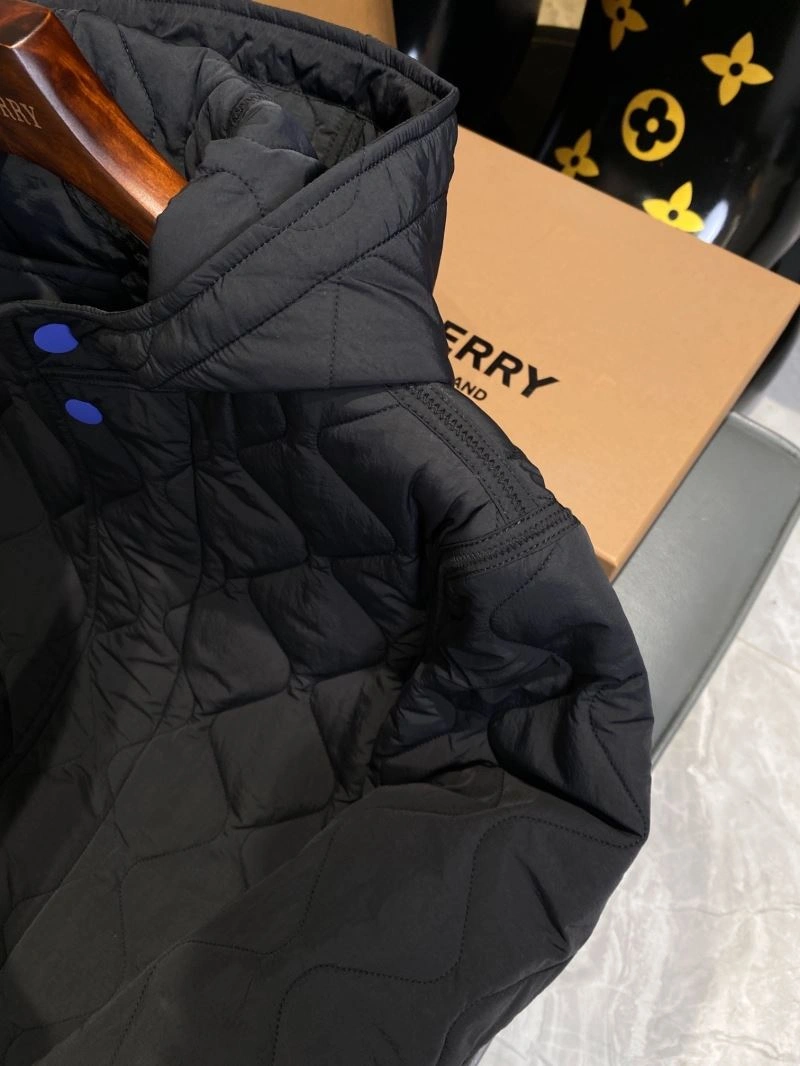 Lightweight Burberry Outwear 103900