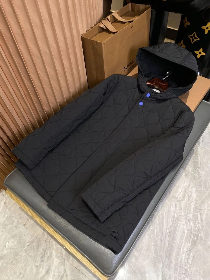 Lightweight Burberry Outwear 103900