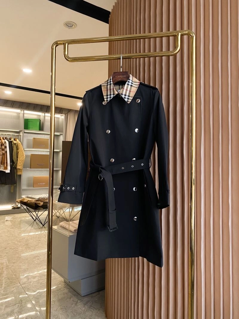 Lightweight Burberry Outwear 103895