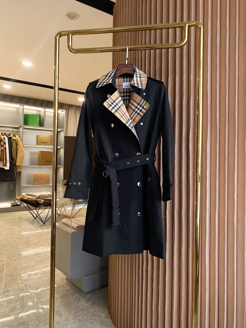 Lightweight Burberry Outwear 103895
