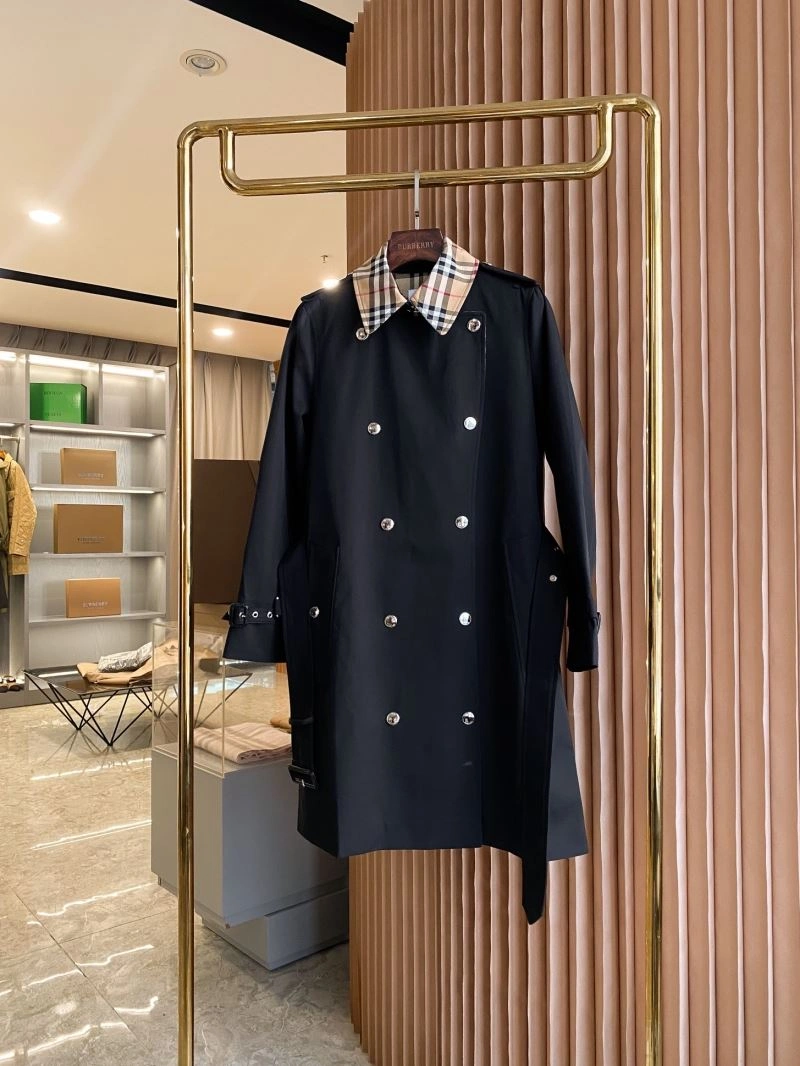 Lightweight Burberry Outwear 103895
