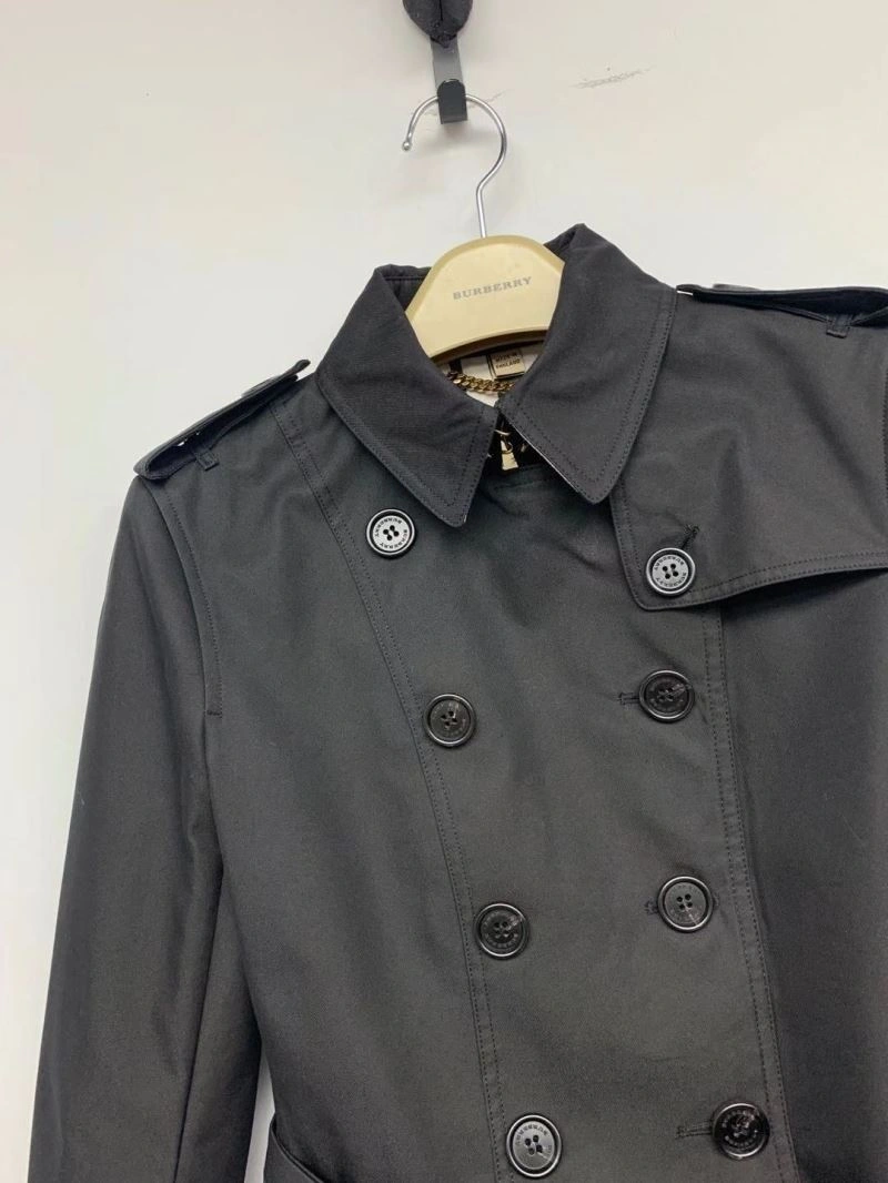 Elegant Burberry Outwear 103847