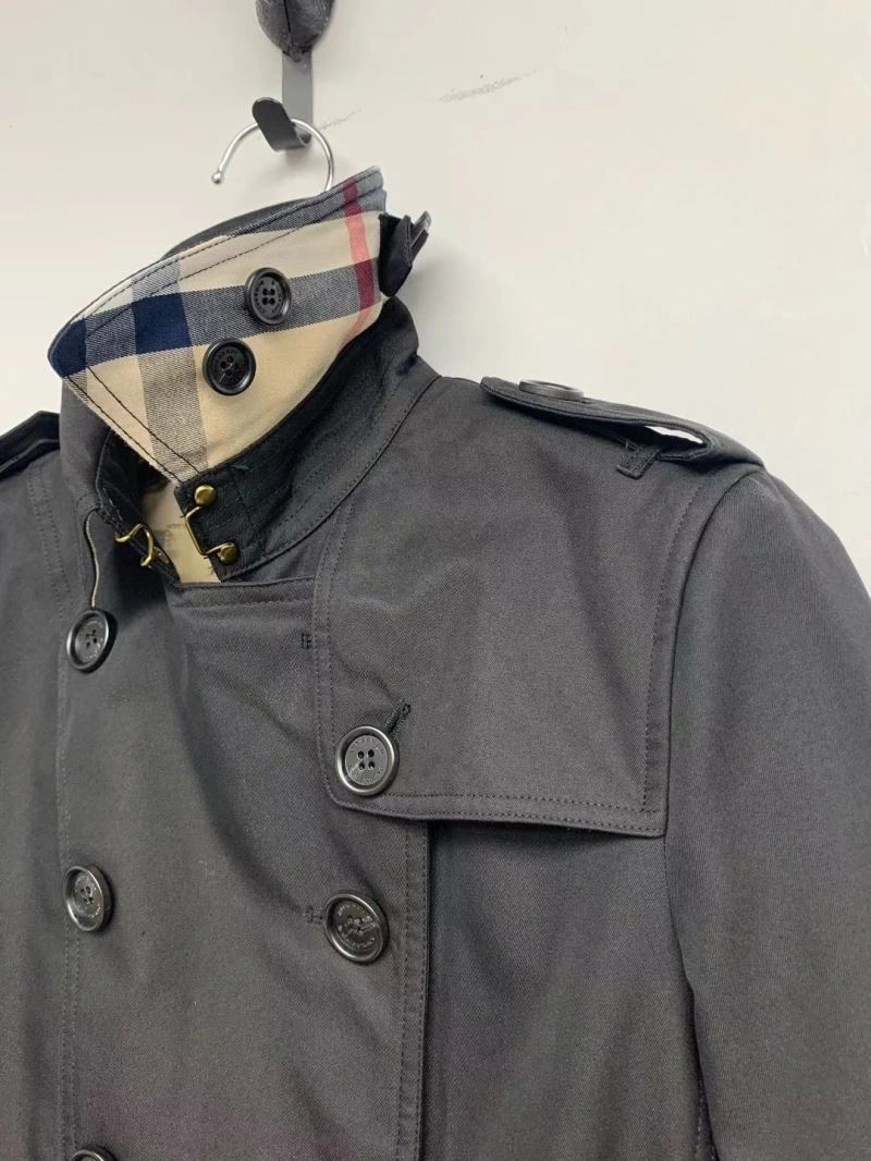 Elegant Burberry Outwear 103847