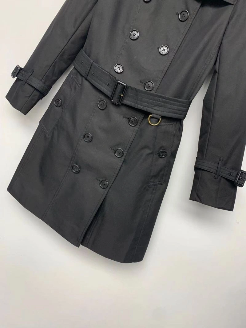 Elegant Burberry Outwear 103847
