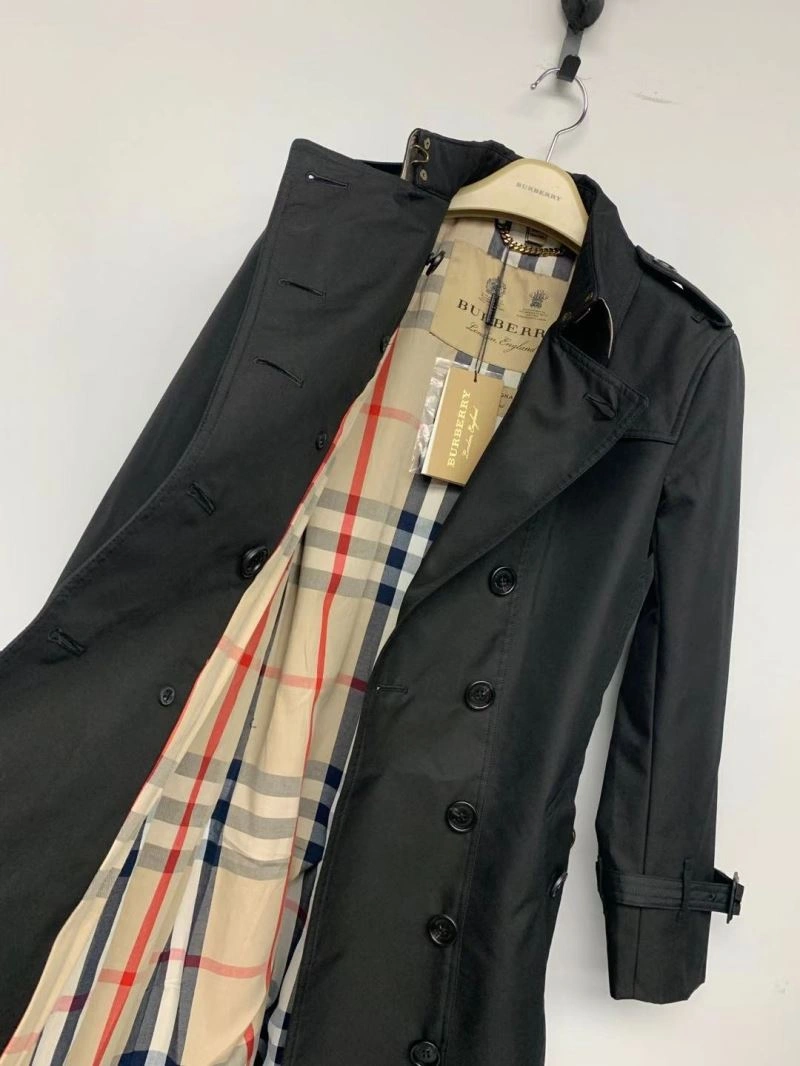 Elegant Burberry Outwear 103847