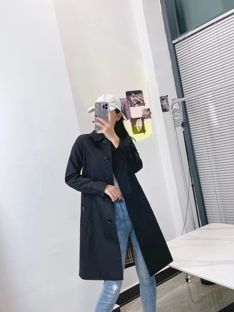 Versatile Burberry Outwear 103834