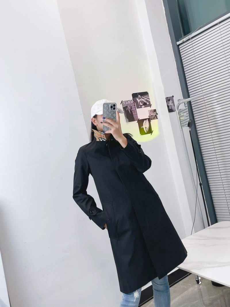 Versatile Burberry Outwear 103834