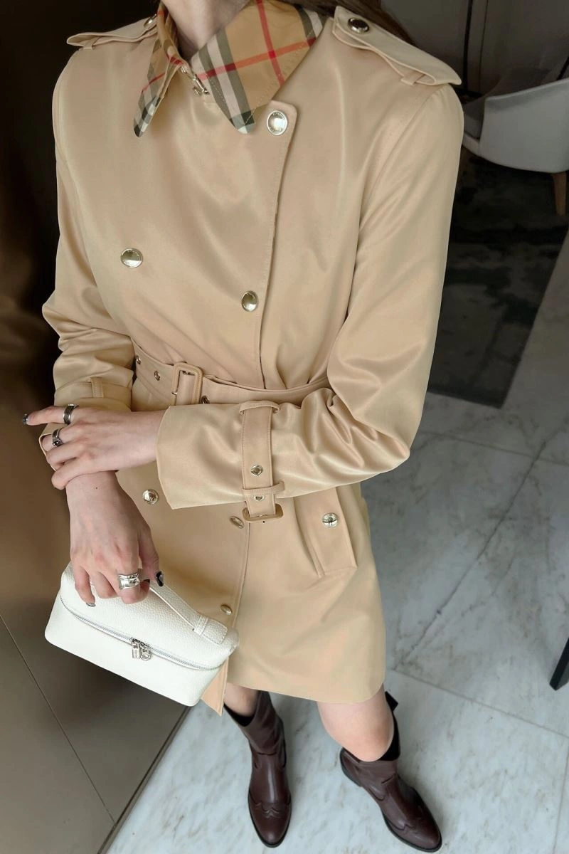Burberry Outwear Chic 103874