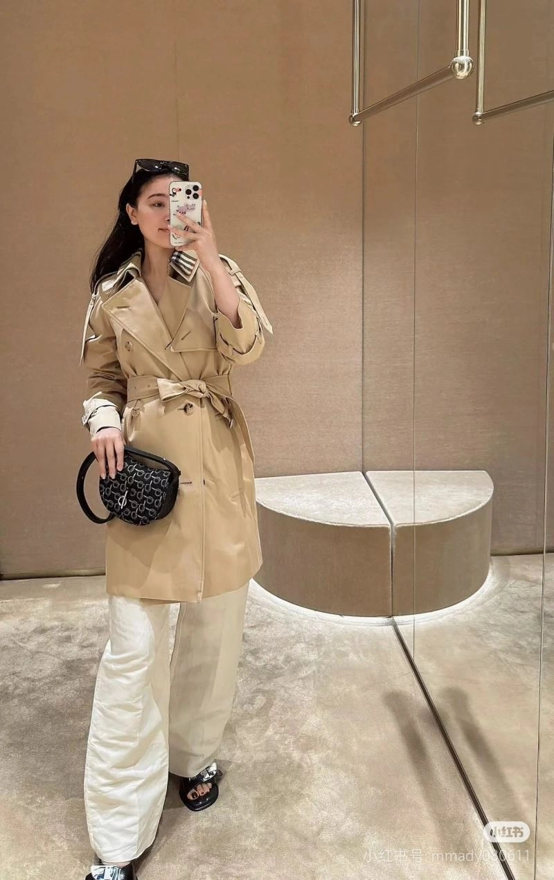 Breathable Burberry Outwear 103824