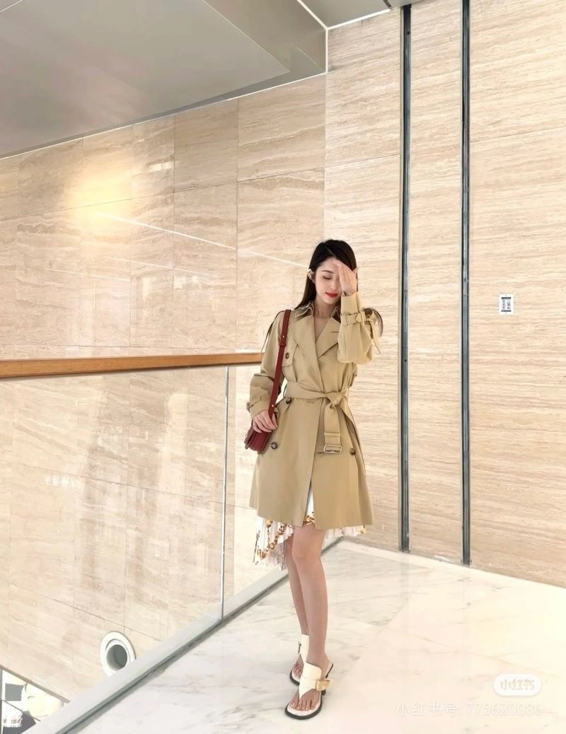 Breathable Burberry Outwear 103824
