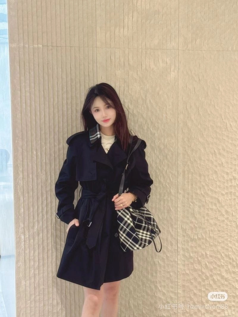Breathable Burberry Outwear 103824