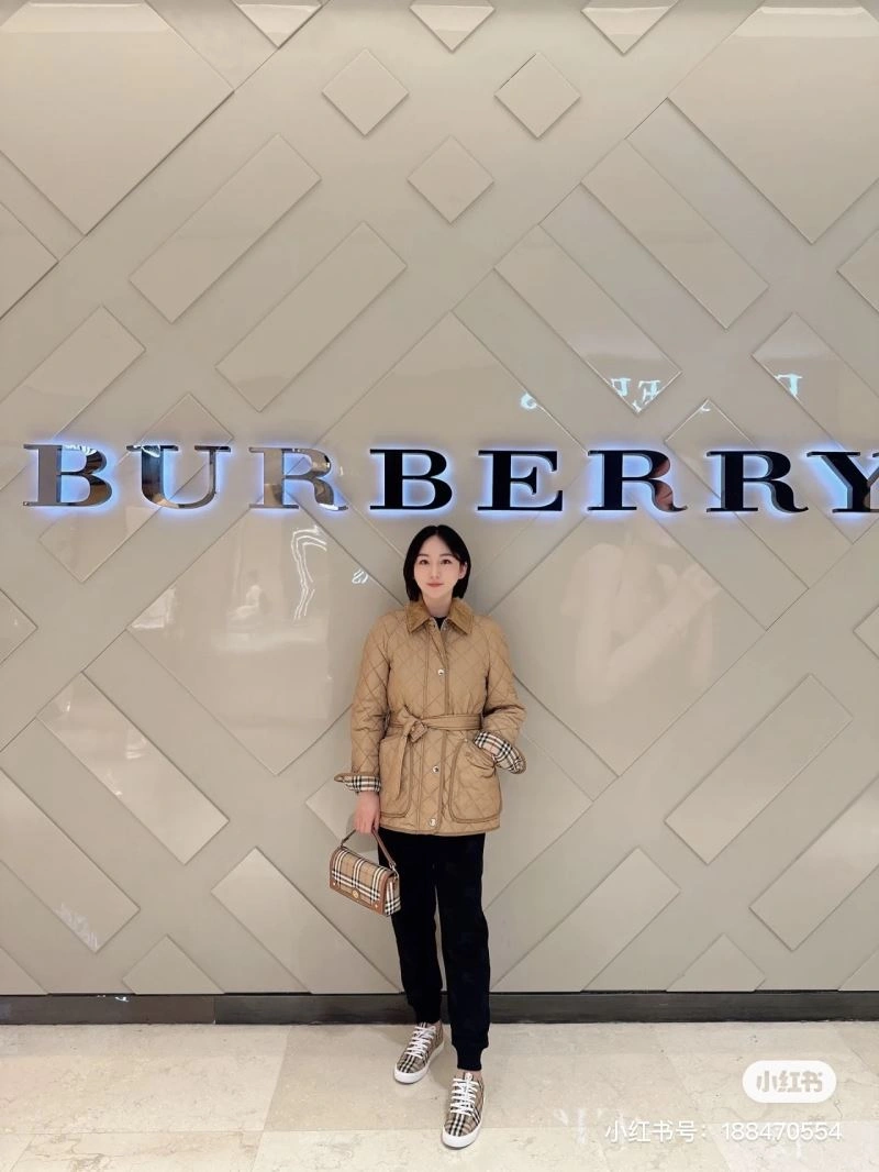 Burberry Outwear Sophisticated 103855