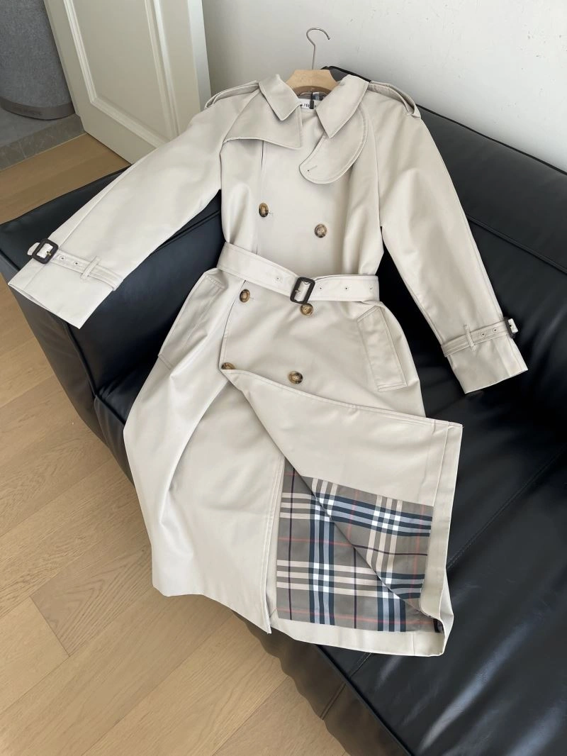Vibrant Burberry Outwear 103818
