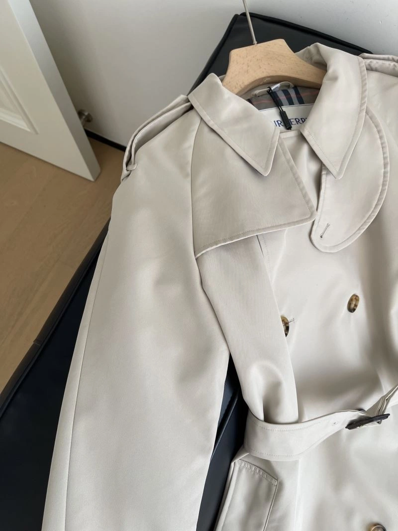 Vibrant Burberry Outwear 103818