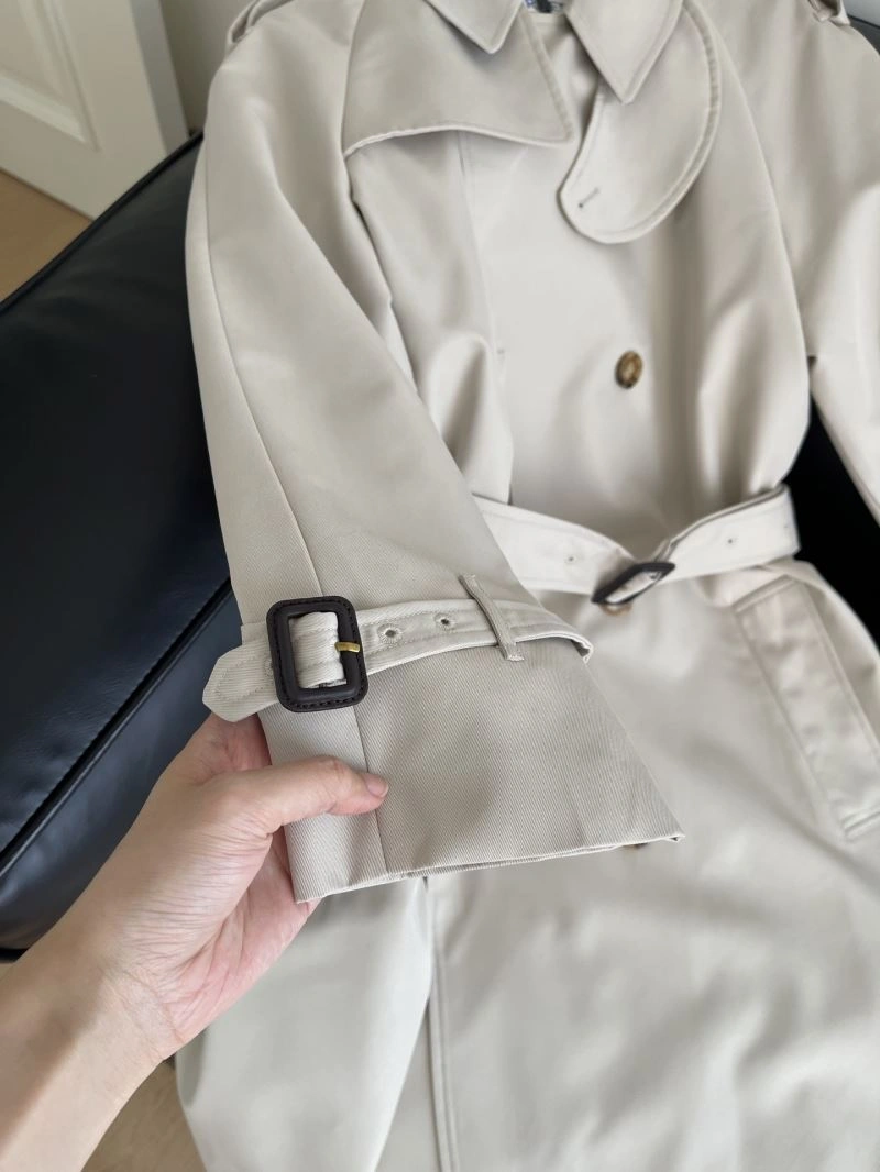 Vibrant Burberry Outwear 103818