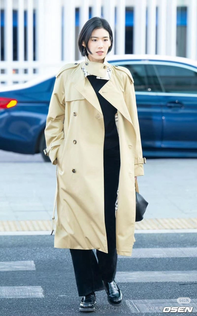 Minimalist Burberry Outwear 103817