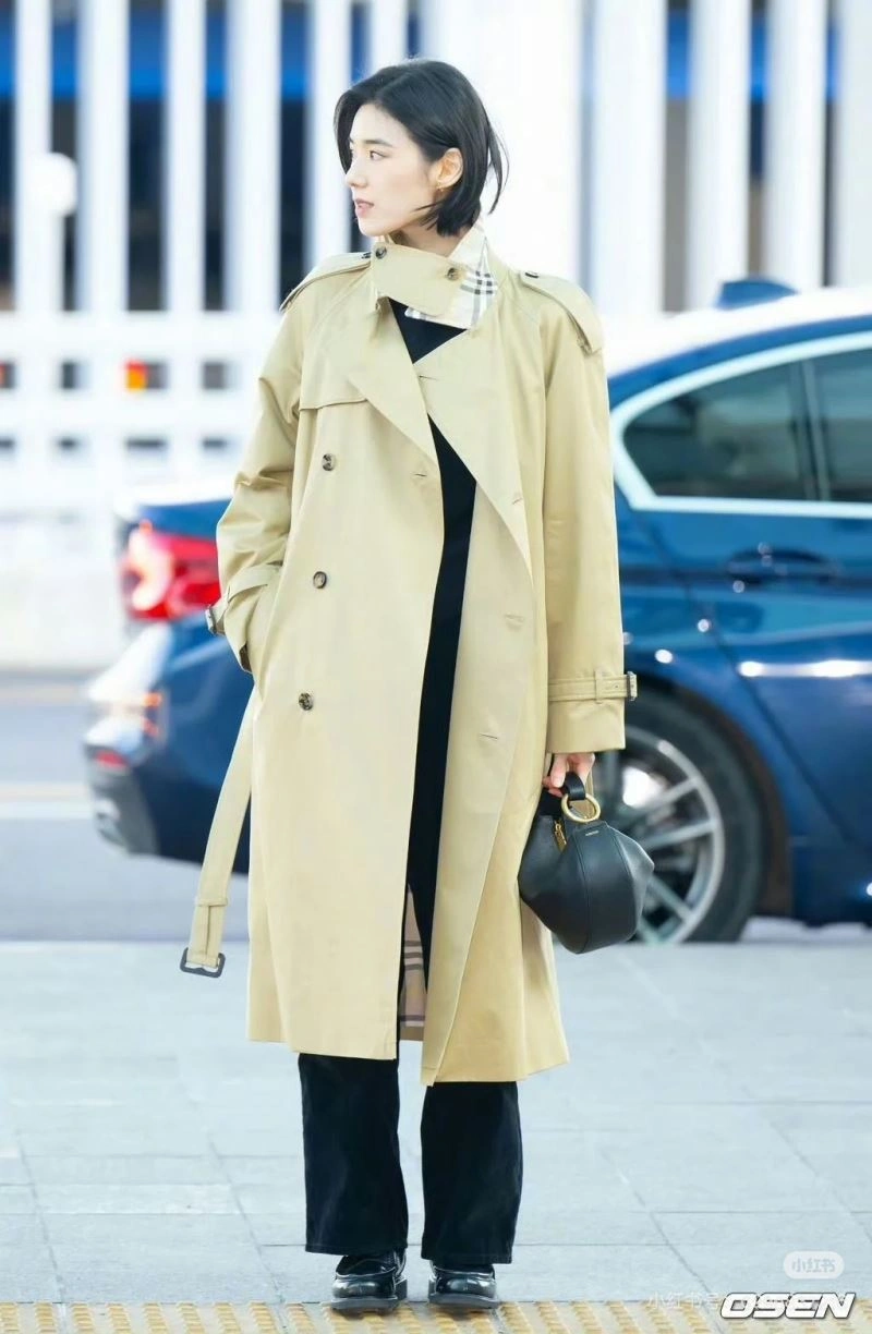 Minimalist Burberry Outwear 103817