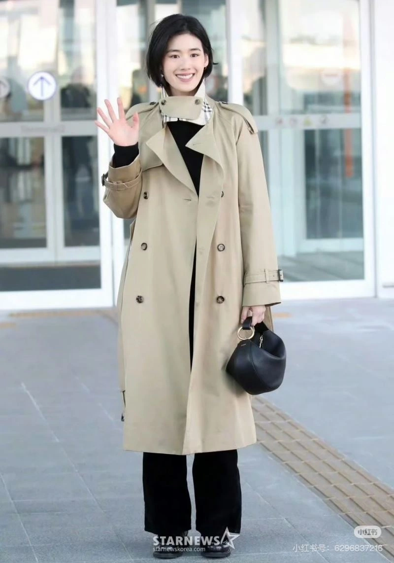 Minimalist Burberry Outwear 103817