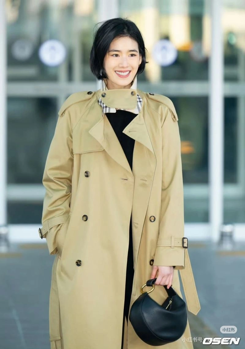 Minimalist Burberry Outwear 103817