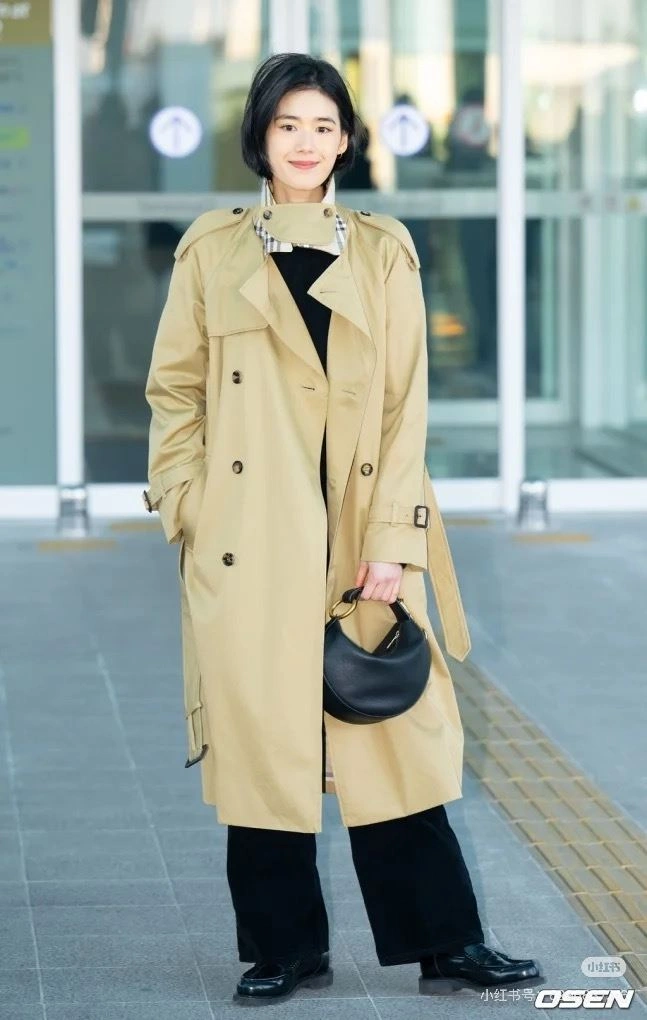 Minimalist Burberry Outwear 103817