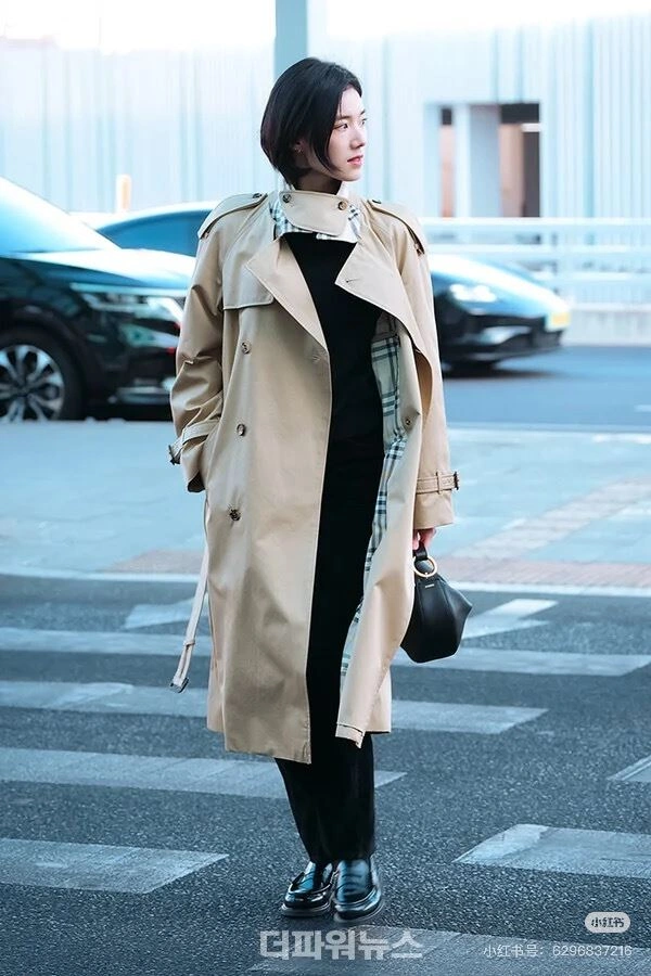 Minimalist Burberry Outwear 103817