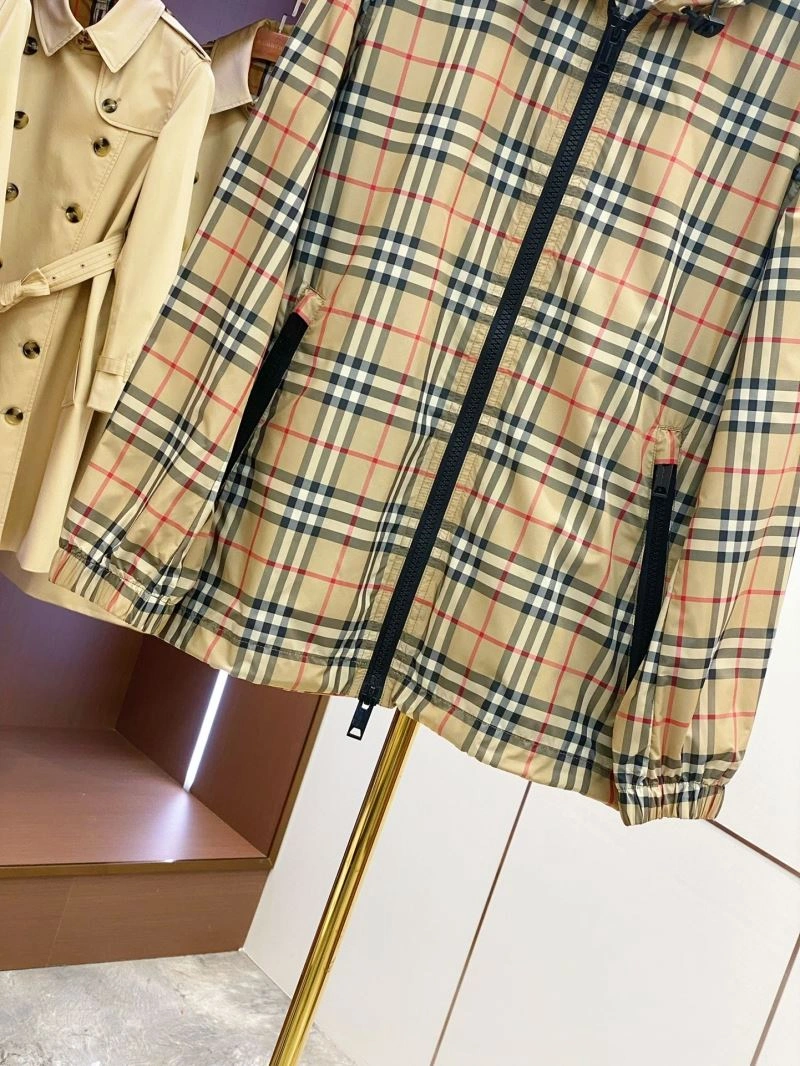 Burberry Outwear Vibrant 103813