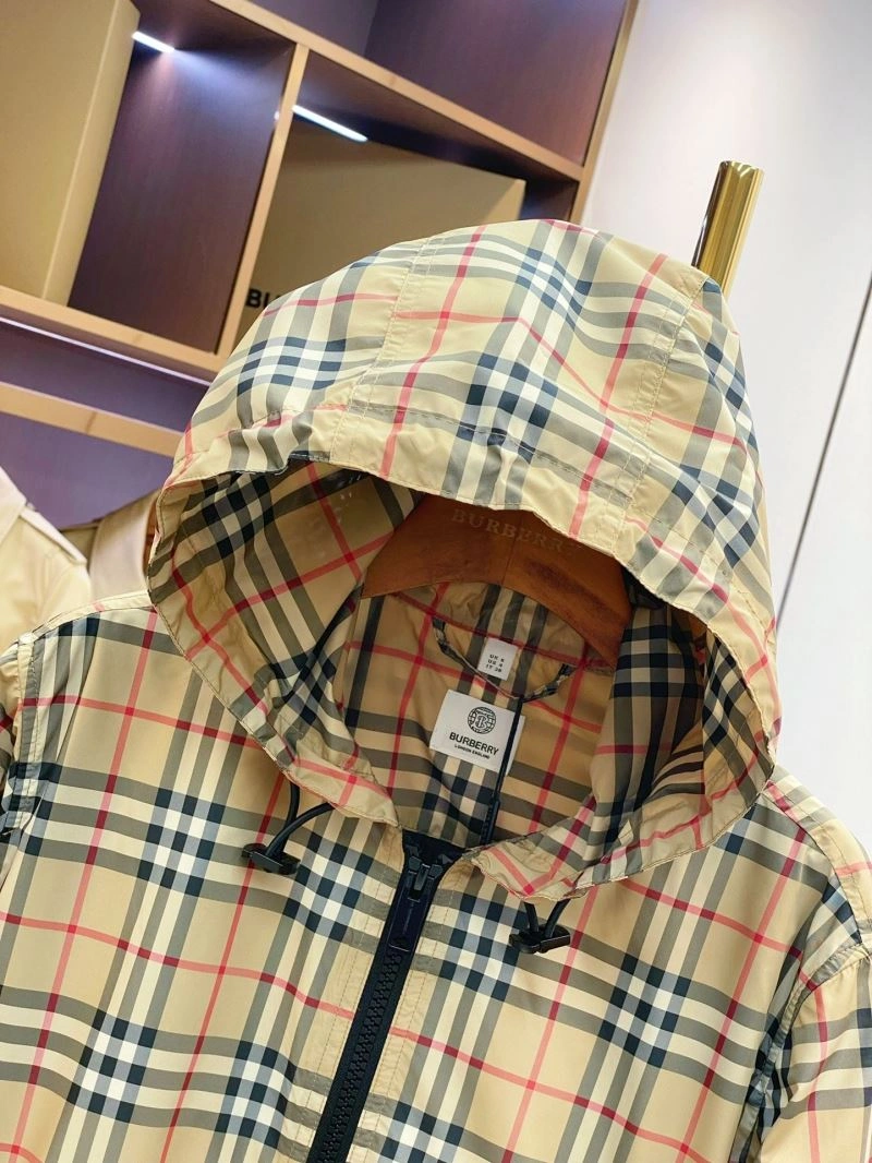 Burberry Outwear Vibrant 103813