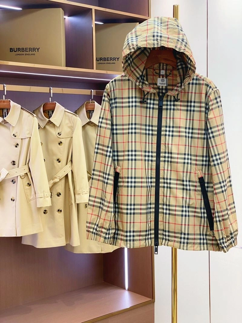 Burberry Outwear Vibrant 103813