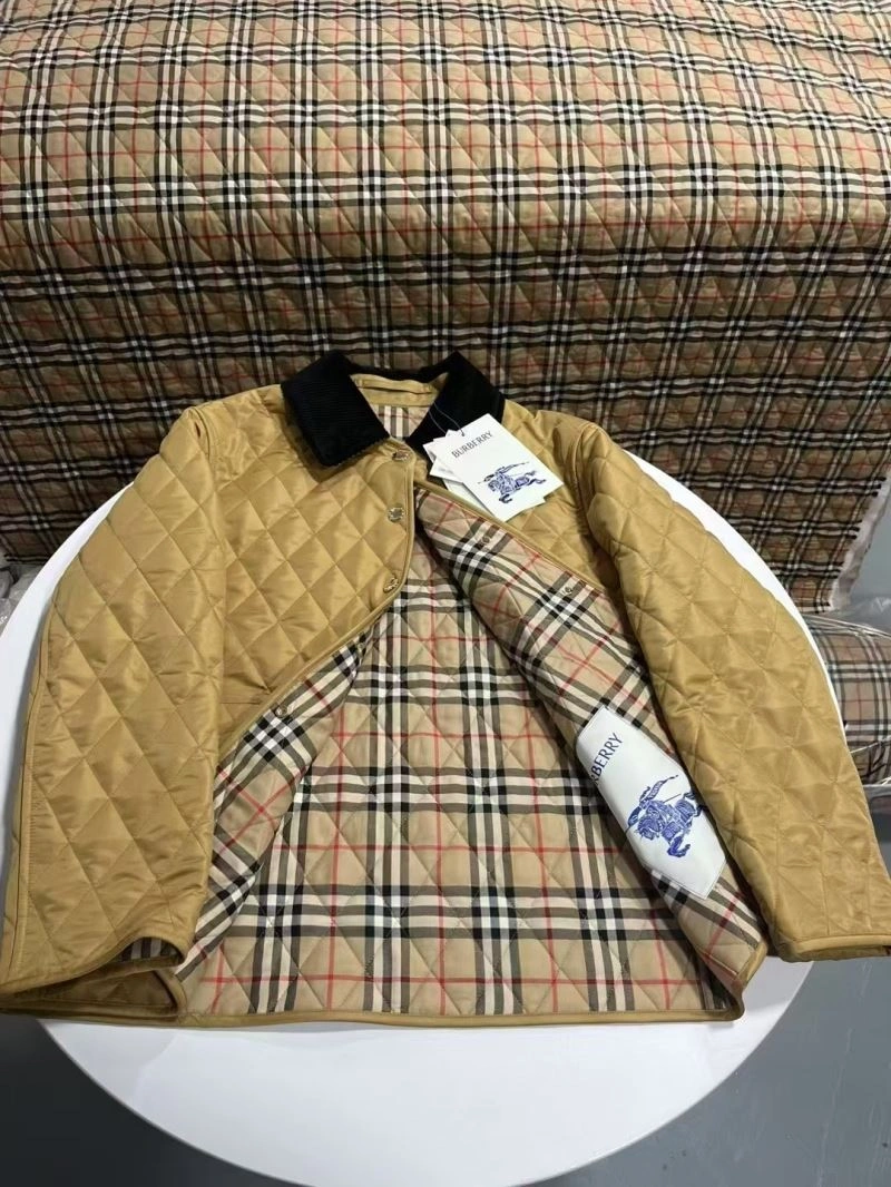 Burberry Outwear Breathable 103794