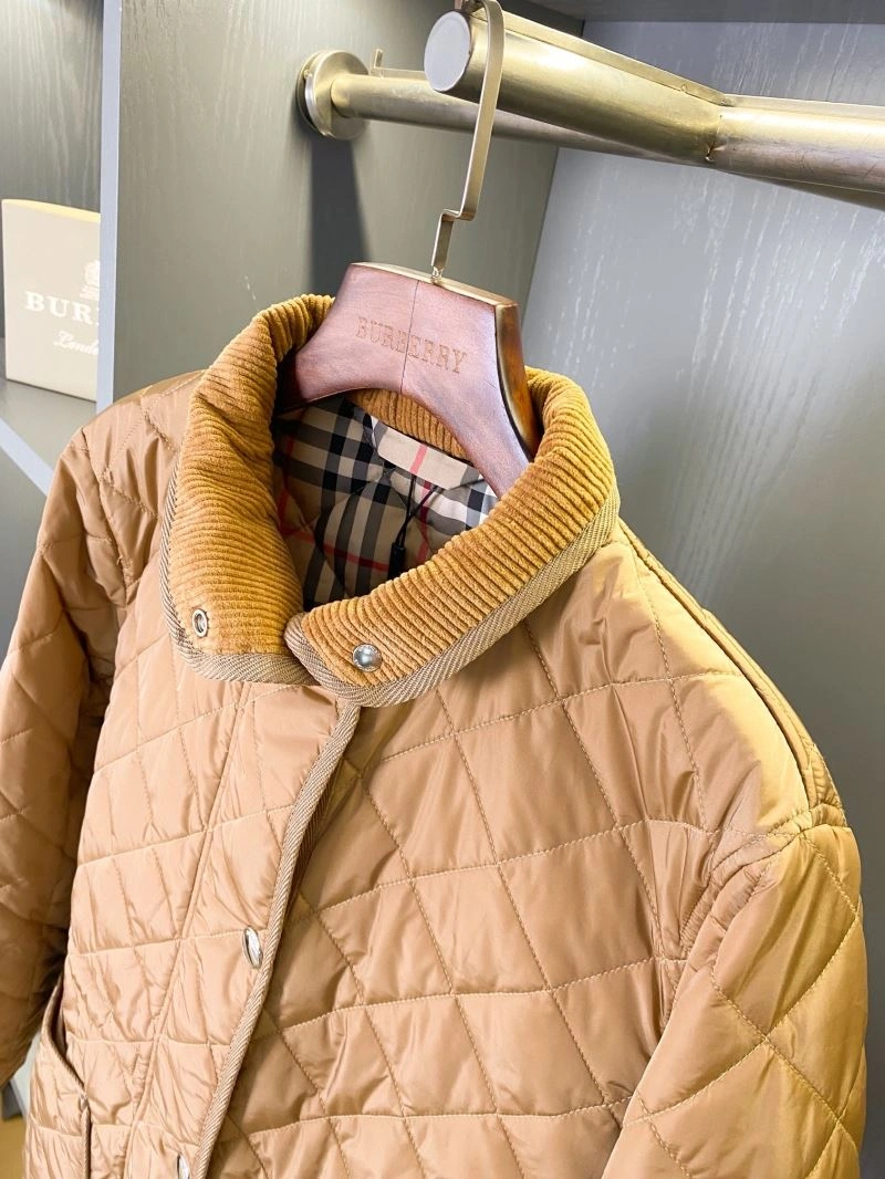 Minimalist Burberry Outwear 103807
