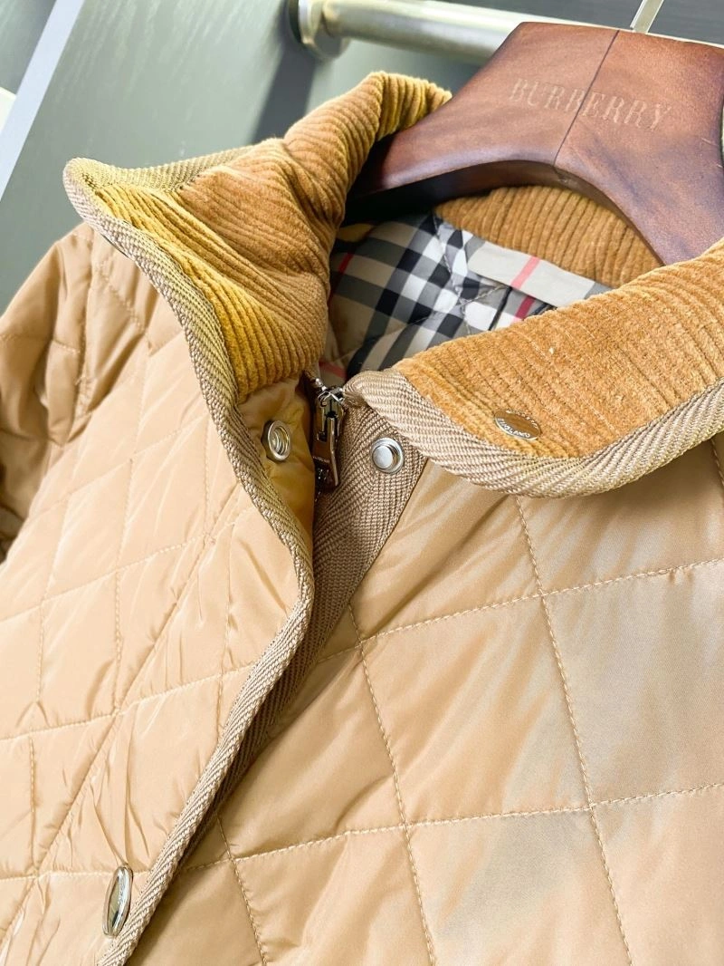 Minimalist Burberry Outwear 103807