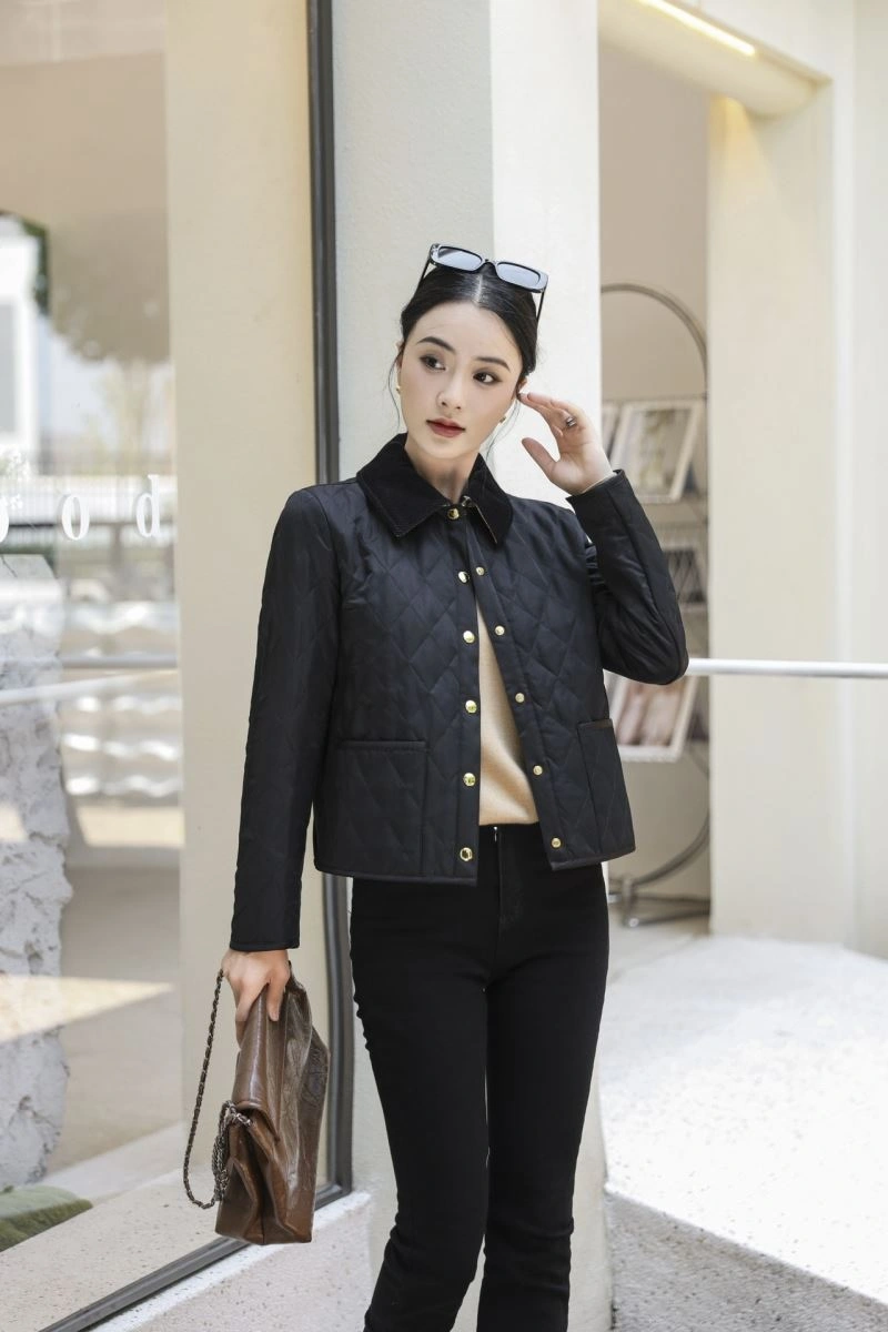 Lightweight Burberry Outwear 103754
