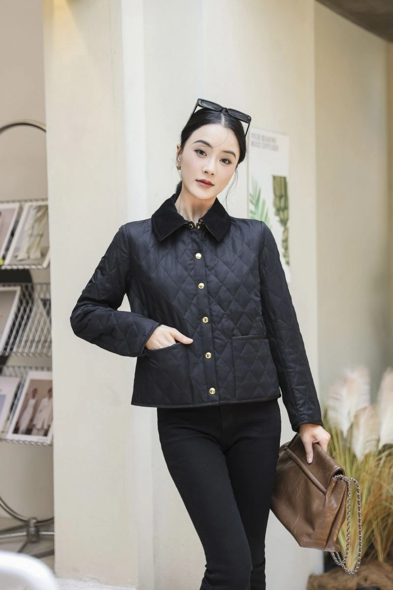 Lightweight Burberry Outwear 103754