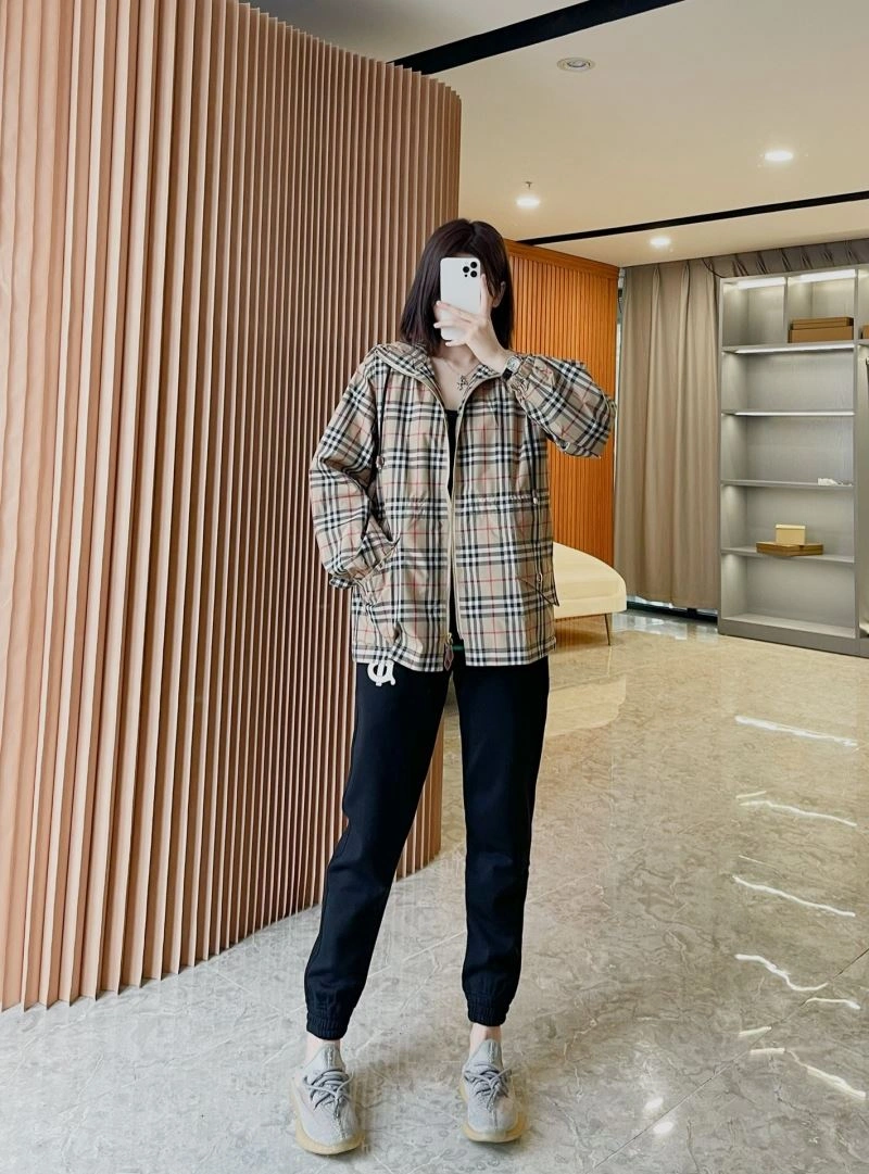 Sophisticated Burberry Outwear 103746