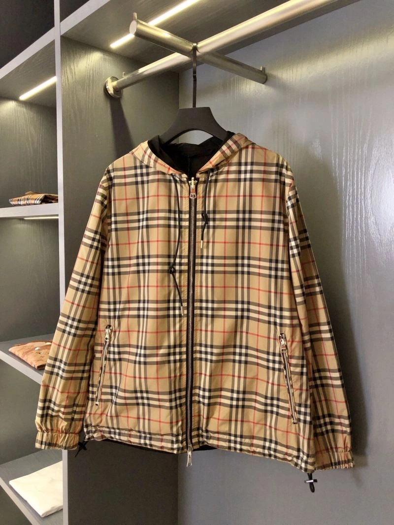 Supportive Burberry Outwear 103776