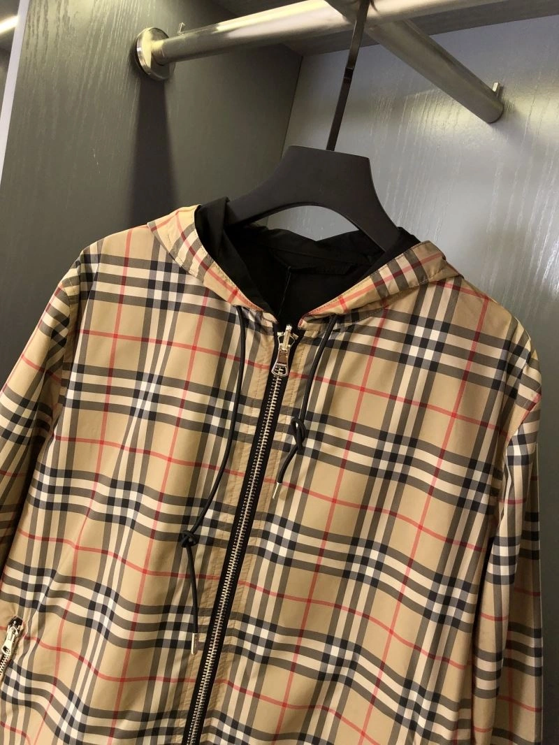 Supportive Burberry Outwear 103776