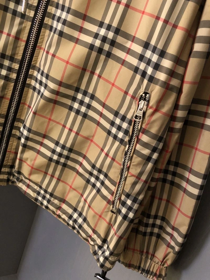 Supportive Burberry Outwear 103776