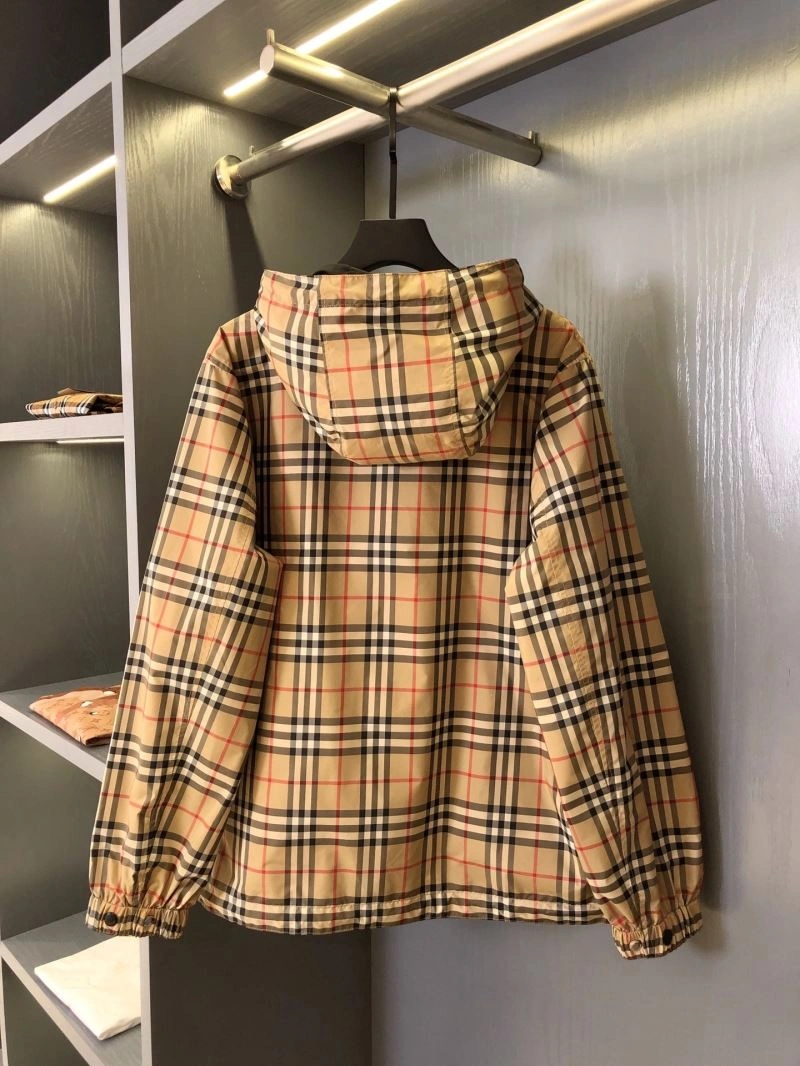 Supportive Burberry Outwear 103776